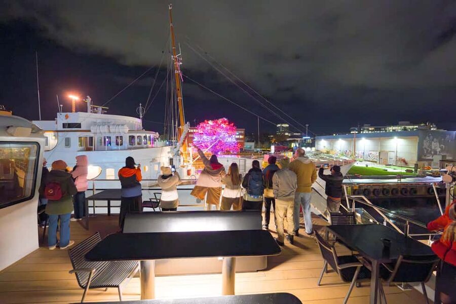 Oslo: 3-Course Dinner & Live Music Cruise on the Oslofjord - Islands, colorful homes, and sunset views