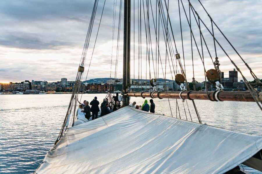 Oslo: Fjord Evening Cruise with Shrimp Buffet - Dyna Lighthouse and the Bygdøy shoreline