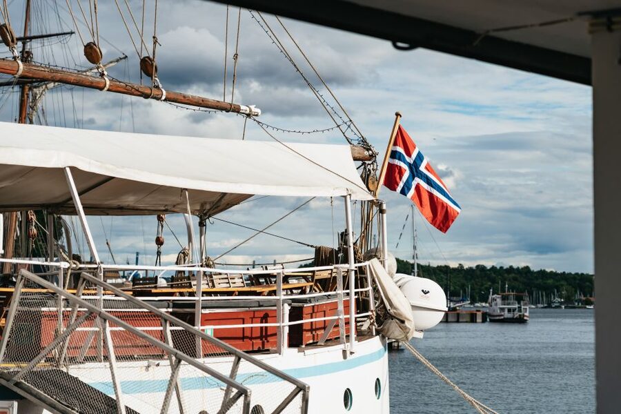 Oslo: Fjord Evening Cruise with Shrimp Buffet - Weather, seating, and the upper deck