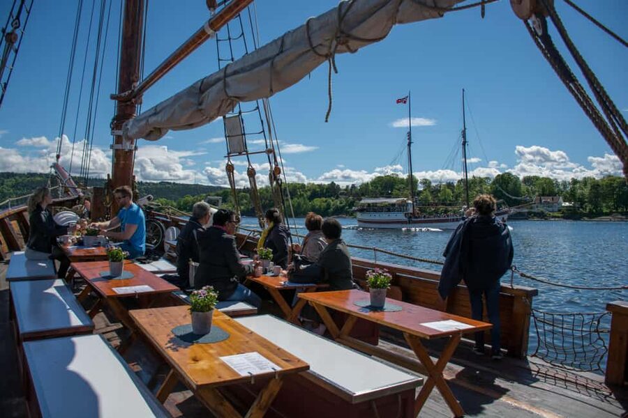 Oslo: Fjord Mini Cruise by Wooden Sailing Ship - Sørenga, Tjuvholmen, and Oslo’s new face