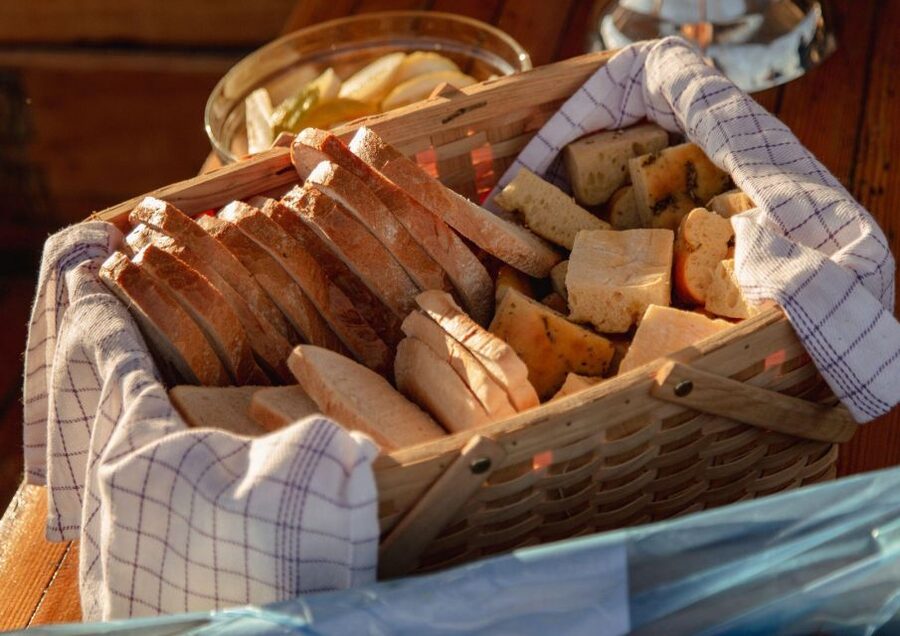 Oslo: Oslofjord Fjord-Style Dinner Cruise - The best views come from outside