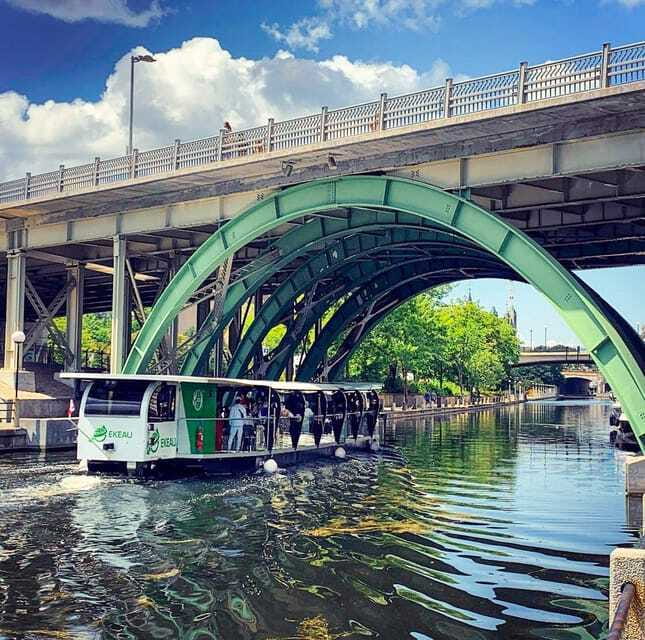 Ottawa: Rideau Canal Cruise - Guides Who Keep the Ride Moving