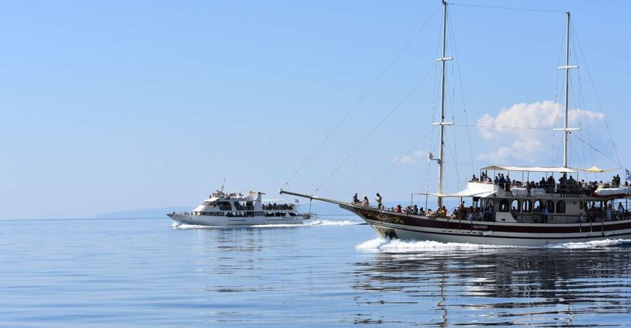 Ouranoupoli: Mount Athos Peninsula Sightseeing Cruise - The Aegean setting is half the experience