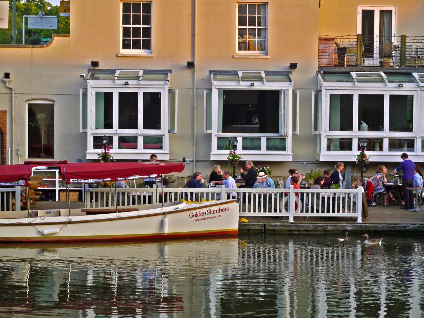 Oxford: Guided Sightseeing River Cruise - Gliding along the University Regatta Course