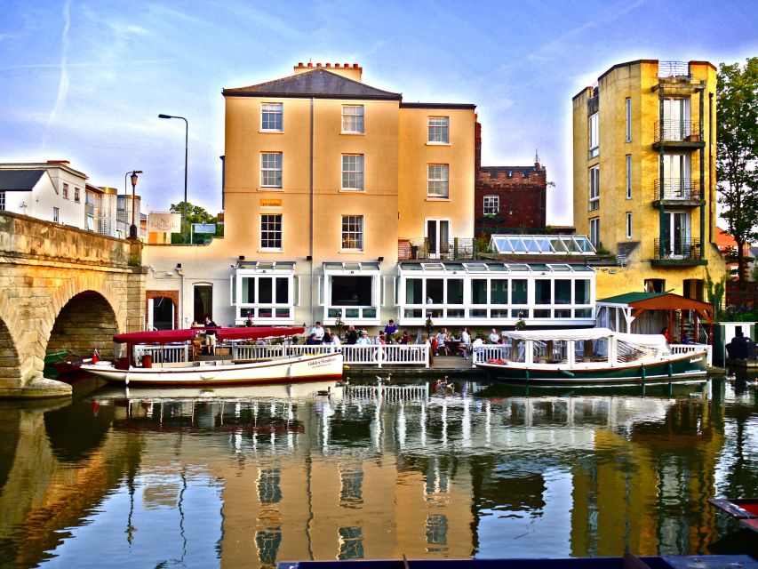 Oxford: Guided Sightseeing River Cruise - Starting at The Folly Restaurant by Folly Bridge