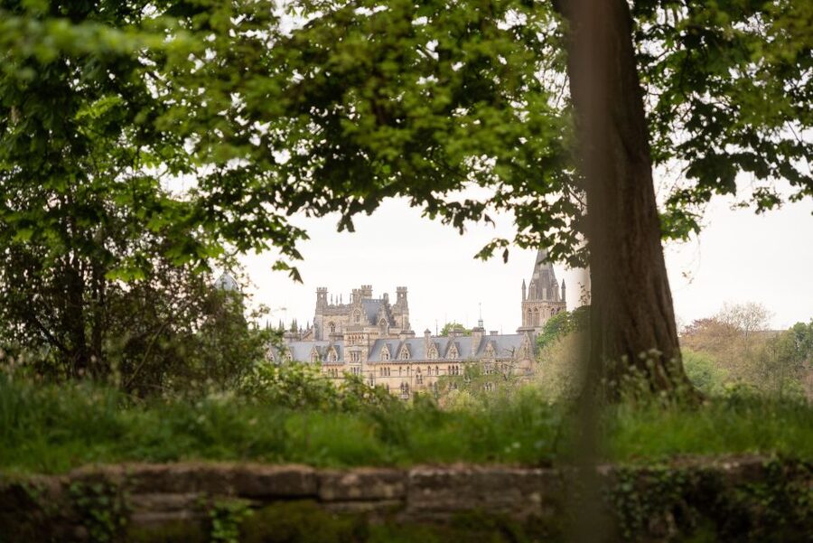 Oxford: Sightseeing River Cruise with Afternoon Tea - Working through Iffley Lock
