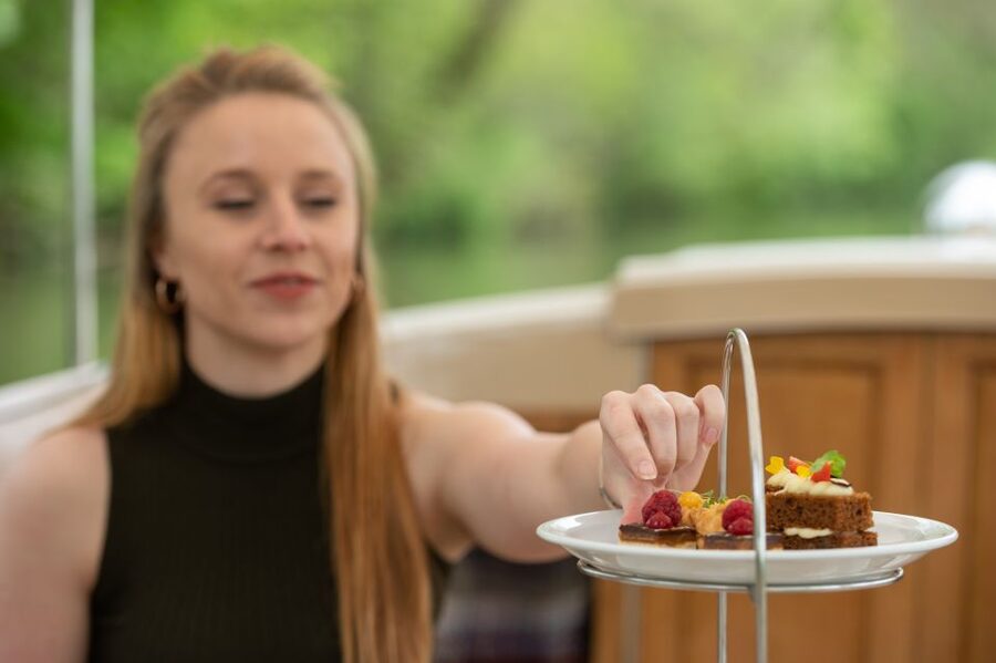 Oxford: Sightseeing River Cruise with Afternoon Tea - Who should book it?