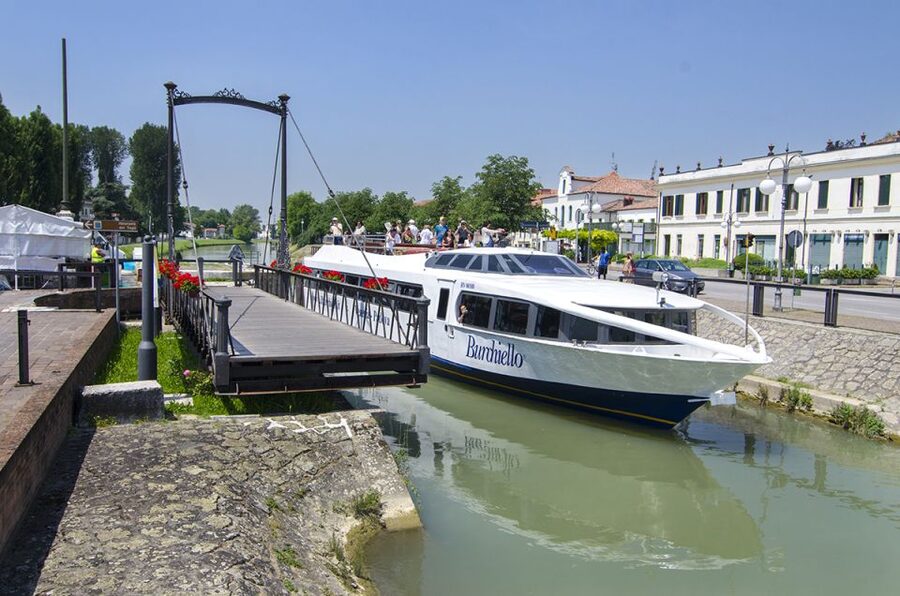Padua to Venice Boat Cruise of the Brenta Riviera - Lunch at Oriago, with one important extra cost