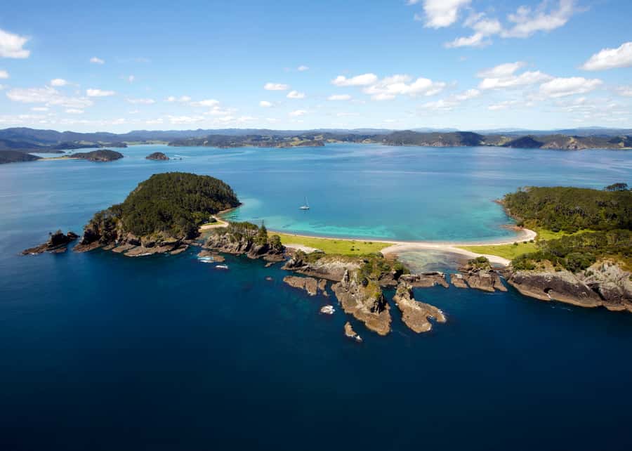 Paihia/Russell: Hole in the Rock Cruise with 2 Island Stops - Urupukapuka Island: swim, snorkel, and lunch