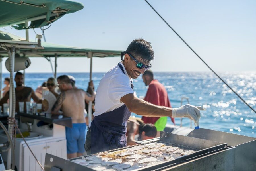 Palma de Mallorca: 5-Hour Catamaran Cruise with Lunch & Swim - Afternoon light, Palma Cathedral, and the sail home