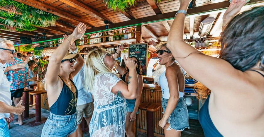 Palma de Mallorca: Daytime Cruise with Swim Stop - The first hour: views, music, and getting settled