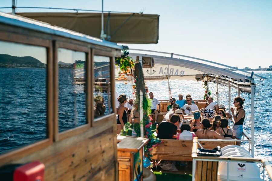 Palma de Mallorca: Daytime Cruise with Swim Stop - Buffet lunch with water included