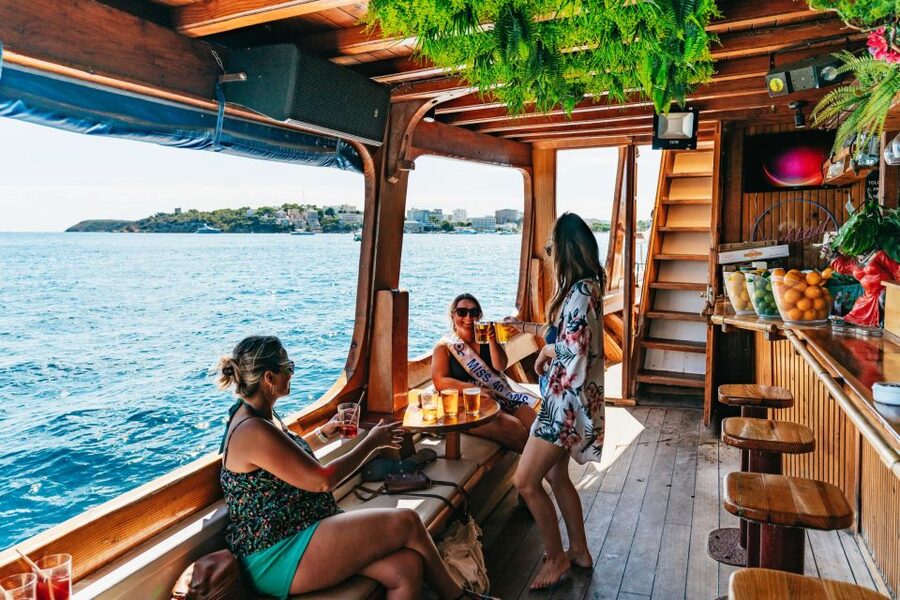 Palma de Mallorca: Daytime Cruise with Swim Stop - Drinks, comfort, and what to pack