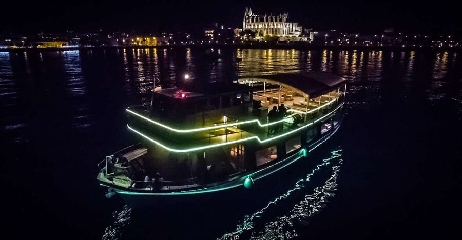 Palma de Mallorca: Night Boat Party with Live DJ - Boarding the Barca Samba at night