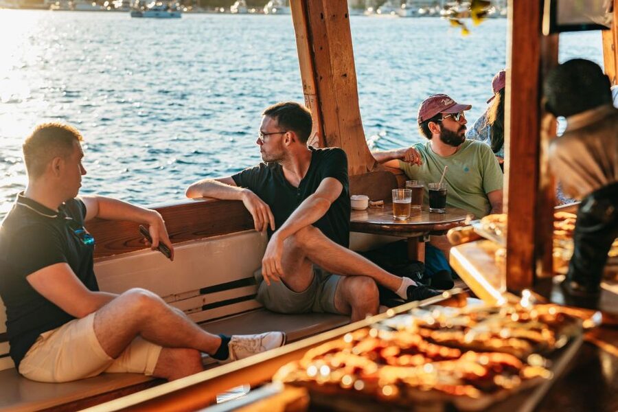 Palma de Mallorca: Sunset Boat Tour - A friendly crew and a multilingual welcome