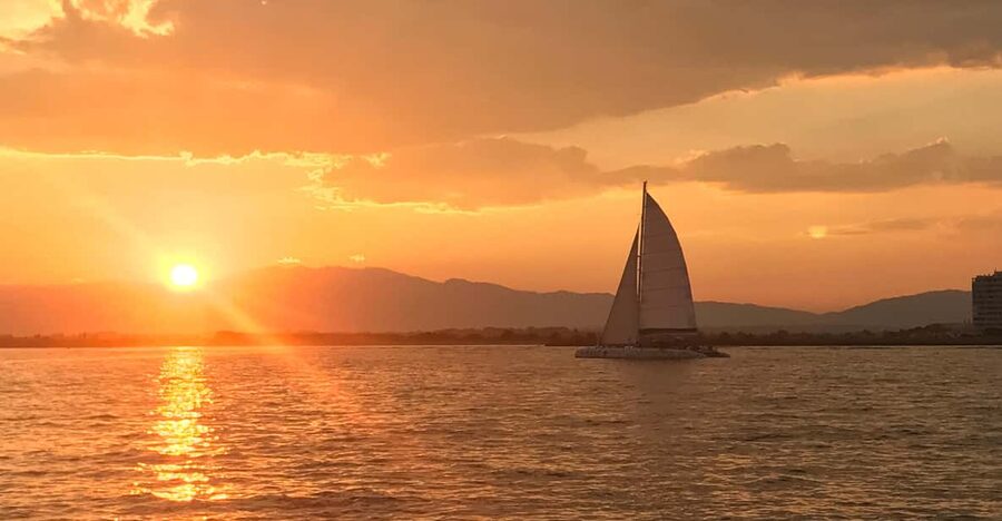 Palma de Mallorca: Sunset Sailing Catamaran Trip with Drink - Watching Palma Cathedral turn gold
