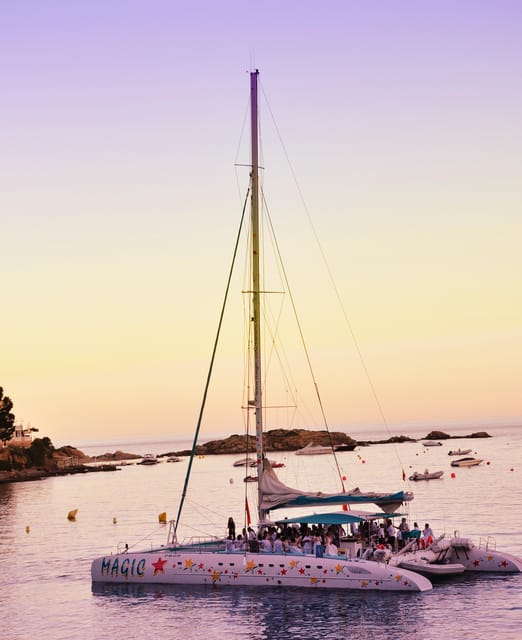 Palma de Mallorca: Sunset Sailing Catamaran Trip with Drink - Comfort, crowding, and seating