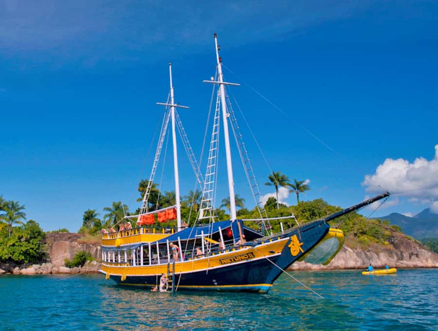 Paraty Bay: Islands & Beaches Boat Tour with Snorkeling - Why Paraty Bay works best from a boat