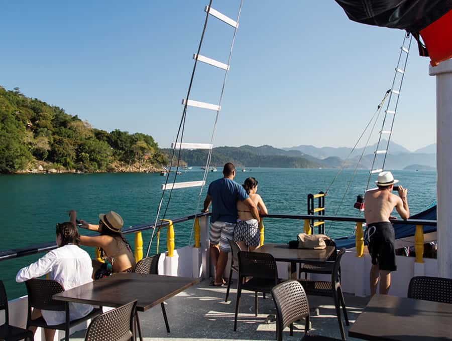 Paraty Bay: Islands & Beaches Boat Tour with Snorkeling - Four stops, with swimming at the center