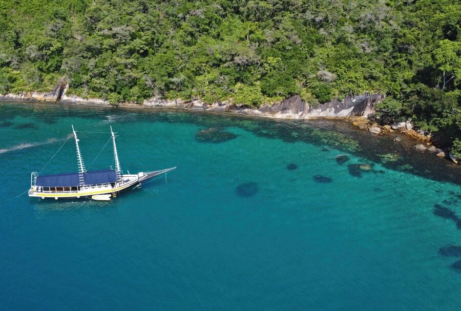 Paraty Bay: Islands & Beaches Boat Tour with Snorkeling - Language, timing, and weather