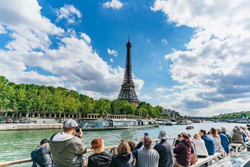 Paris: 1-Hour Seine Cruise departing from the Eiffel Tower - A one-hour introduction to Paris from the Seine