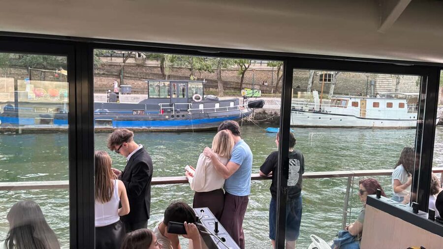Paris: 1-Hour Seine Cruise departing from the Eiffel Tower - Les Invalides and Musée d’Orsay from the water