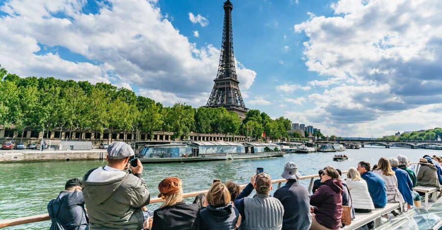 Paris: 1-Hour Seine Cruise departing from the Eiffel Tower - Hôtel de Ville, the Louvre, and Paris’s grand riverfront