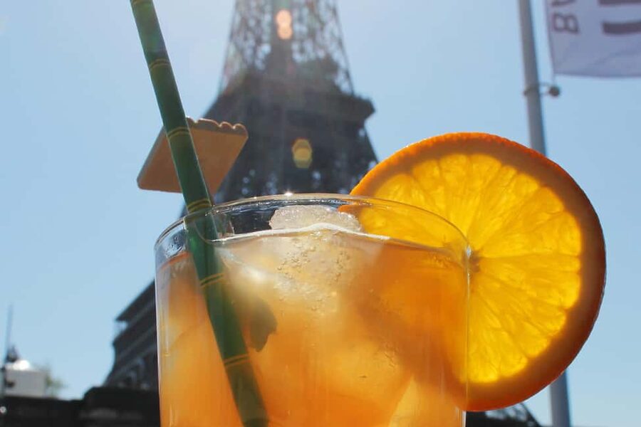 Paris: 1-Hour Sightseeing Cruise and 3-Course Bistro Dinner - Key points at a glance