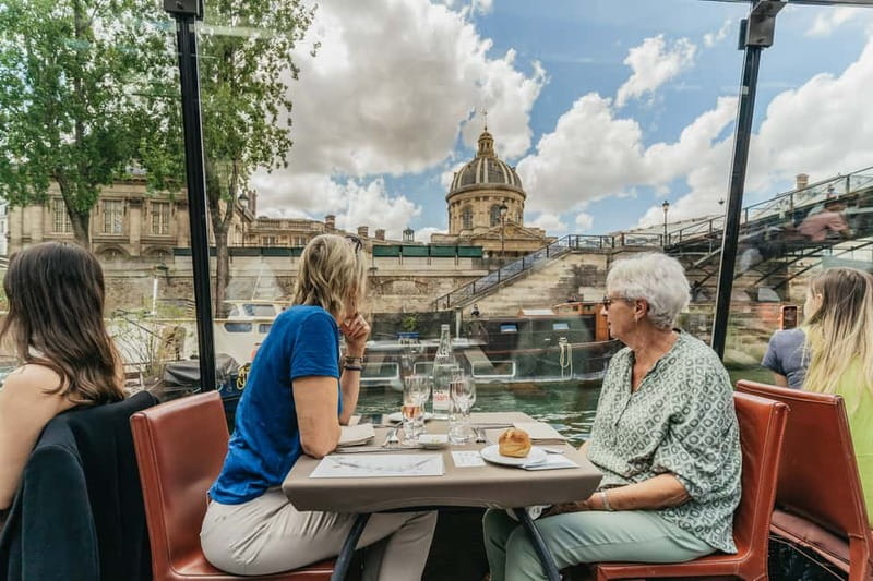 Paris: 2-Hour River Seine Lunch Cruise with 3-course-menu - Why a Seine lunch works so well at midday