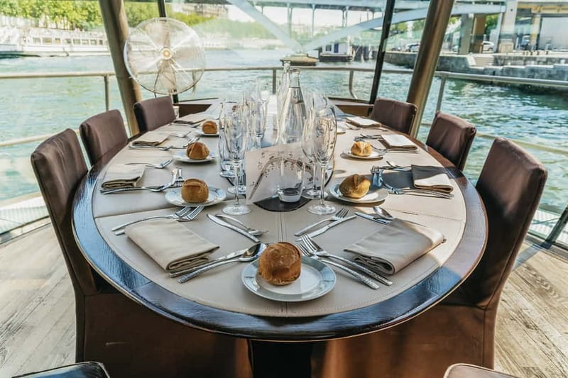 Paris: 2-Hour River Seine Lunch Cruise with 3-course-menu - What arrives at the table