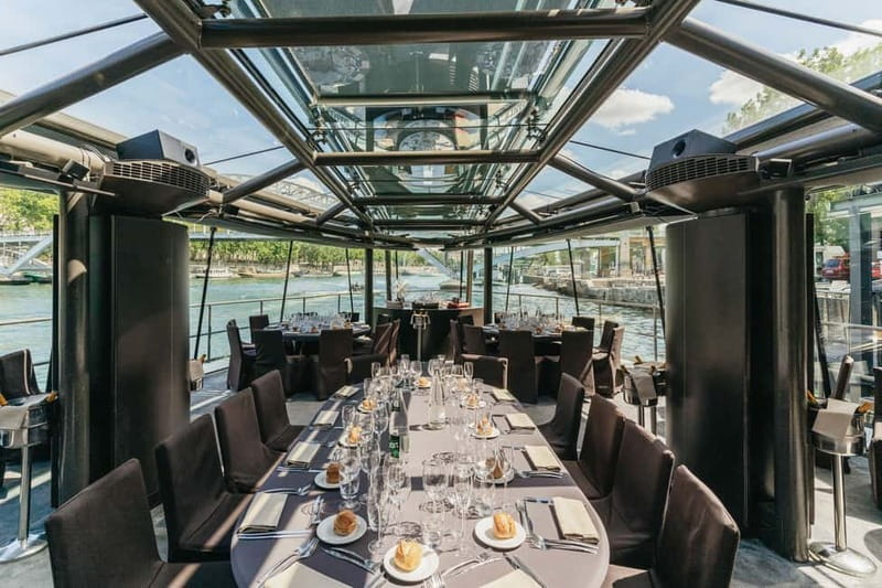 Paris: 2-Hour River Seine Lunch Cruise with 3-course-menu - Hôtel de Ville, the Louvre, and the historic bridges