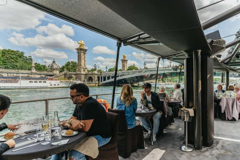 Paris: 2-Hour River Seine Lunch Cruise with 3-course-menu - Place de la Concorde, Grand Palais, and the return to the tower