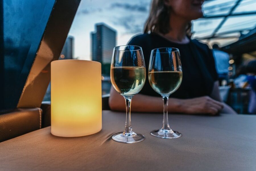 Paris: 3-Course-Dinner Cruise on the Seine with live music - What makes this Seine cruise worth considering
