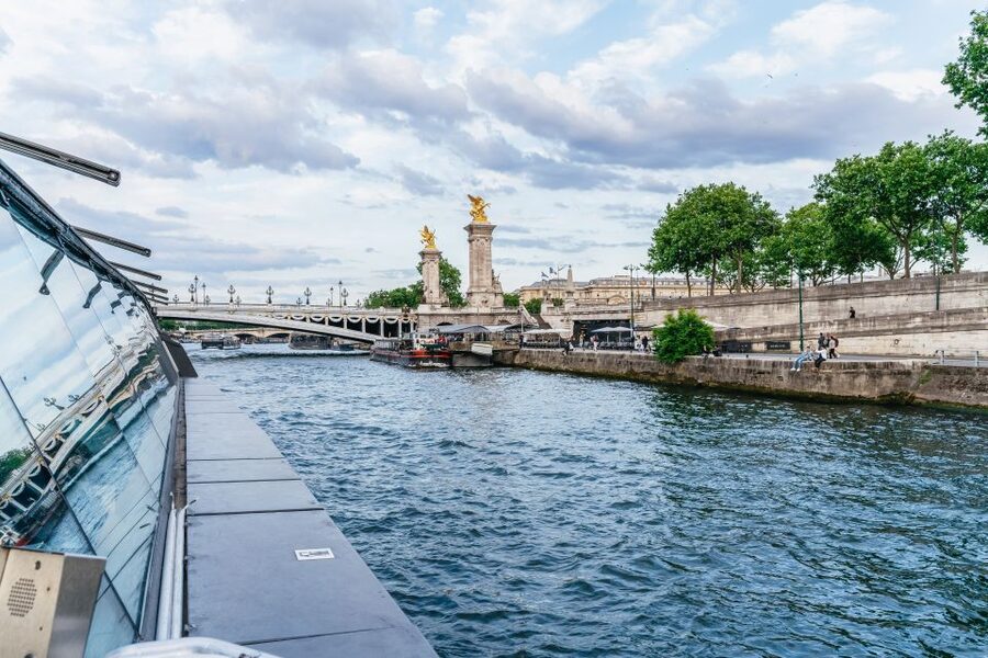 Paris: 3-Course-Dinner Cruise on the Seine with live music - How the $135 price measures up