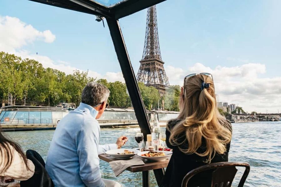 Paris : 3-Course Gourmet Dinner Cruise on Seine River - What this Seine dinner cruise is really like