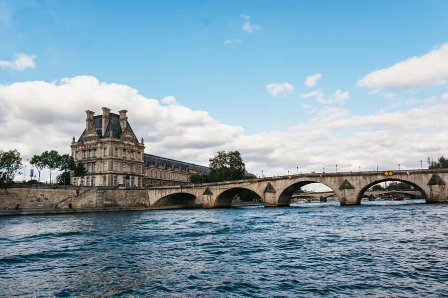 Paris : 3-Course Gourmet Dinner Cruise on Seine River - The route from Île de la Cité to the Eiffel Tower