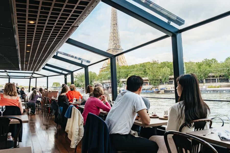Paris : 3-Course Gourmet Dinner Cruise on Seine River - Is $100 a fair price?