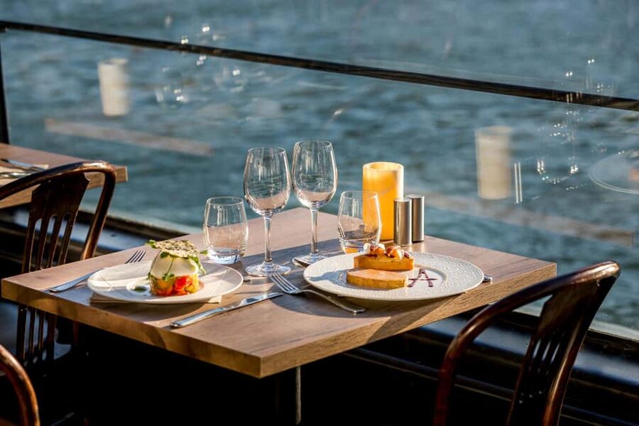 Paris: 3-Course Lunch Cruise on the River Seine - A classic Seine route past the Eiffel Tower