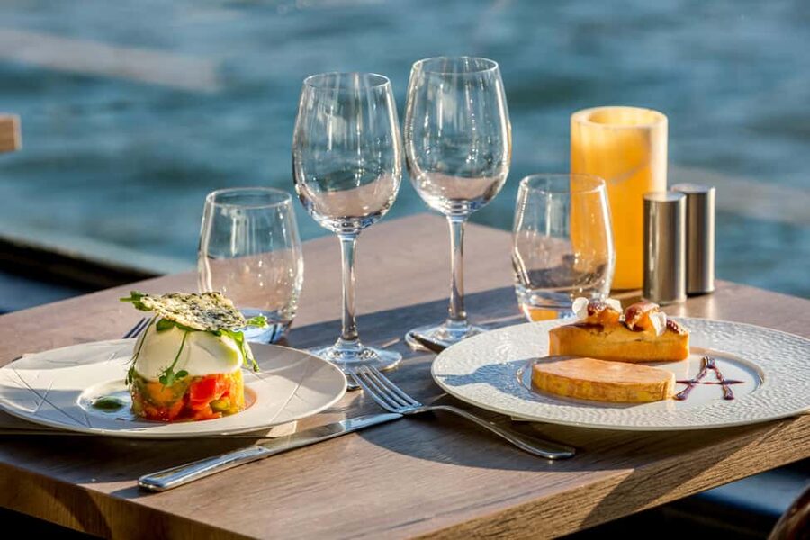 Paris: 3-Course Lunch Cruise on the River Seine - Notre Dame and the Gothic heart of Paris