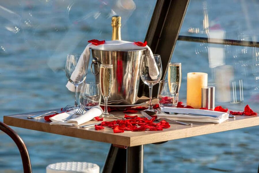 Paris: 3-Course Lunch Cruise on the River Seine - What arrives on the lunch menu