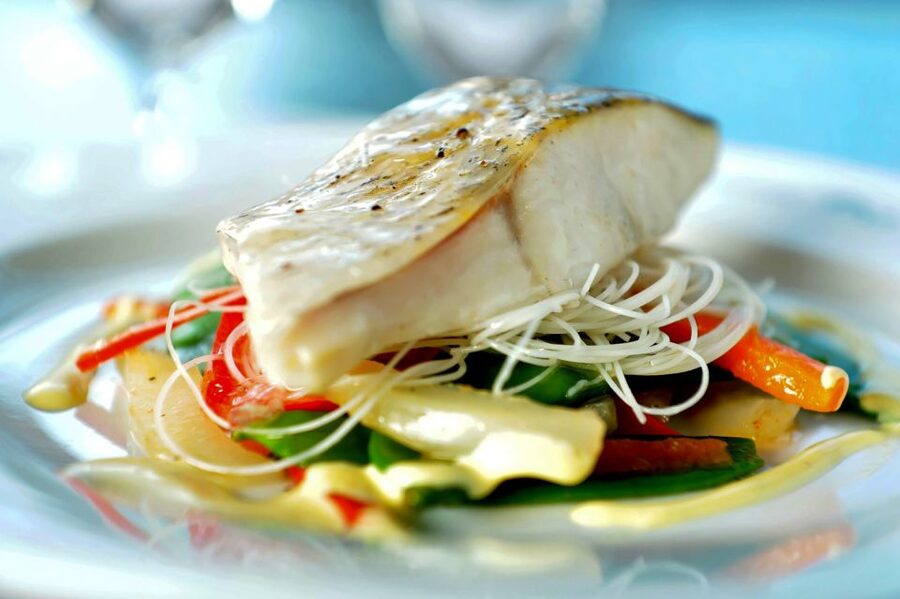 Paris: 3-Course Lunch Cruise on the River Seine - Is $80 good value for a Paris lunch?