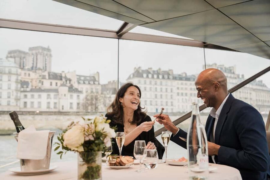 Paris: 4-Course Dinner Cruise on Seine River with Live Music - Who should book this Seine dinner cruise?