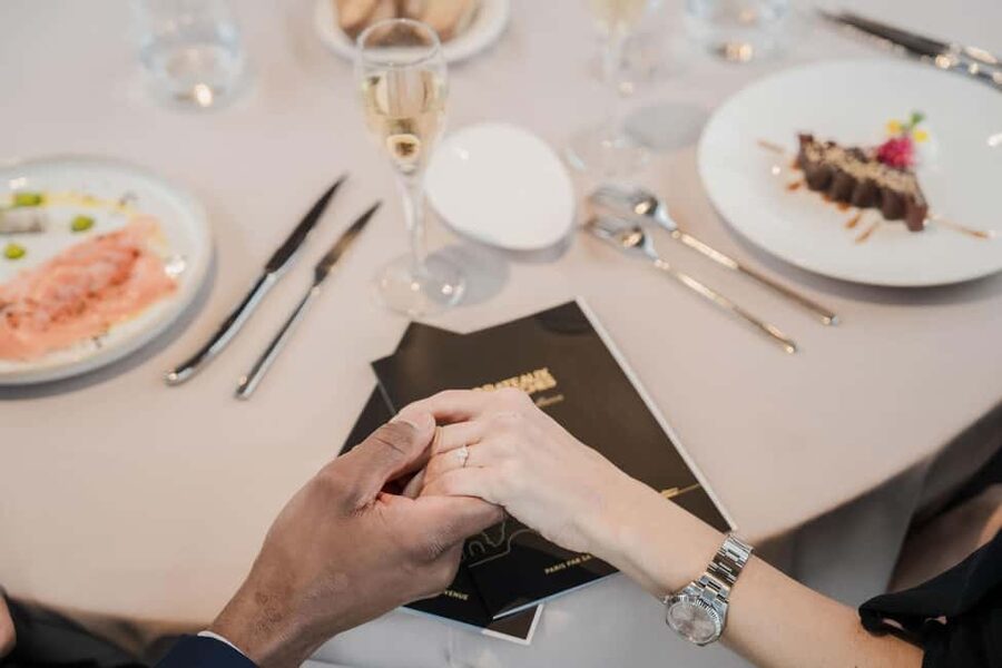 Paris: 4-Course Dinner Cruise on Seine River with Live Music - Should you book it?