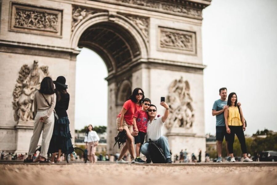 Paris: Arc de Triomphe Entry with Seine Cruise - The monument and the Unknown Soldier