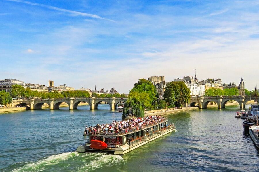 Paris: Day or Sunset Cruise with Drink, Ice Cream or Dessert - Who will get the most from this cruise?