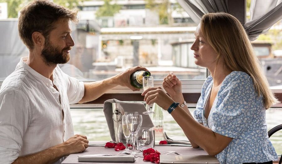 Paris: Early Evening Dinner Cruise on the River Seine - Who will enjoy this early sailing most