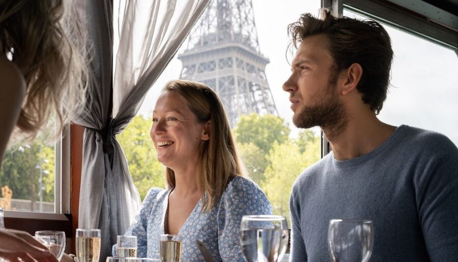 Paris: Early Evening Dinner Cruise on the River Seine - Service, music, and the atmosphere aboard