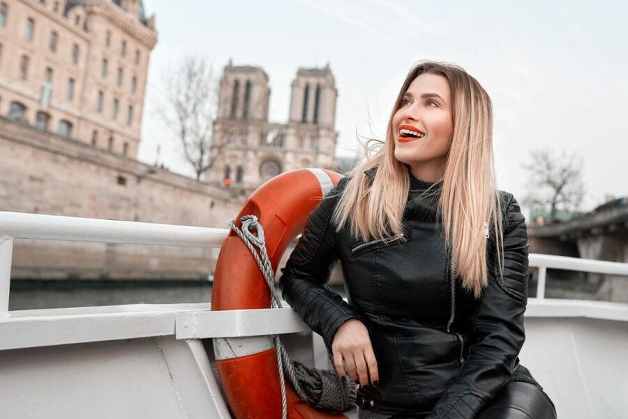 Paris: Eiffel Tower Access and Seine River Cruise - How the guides shape the experience