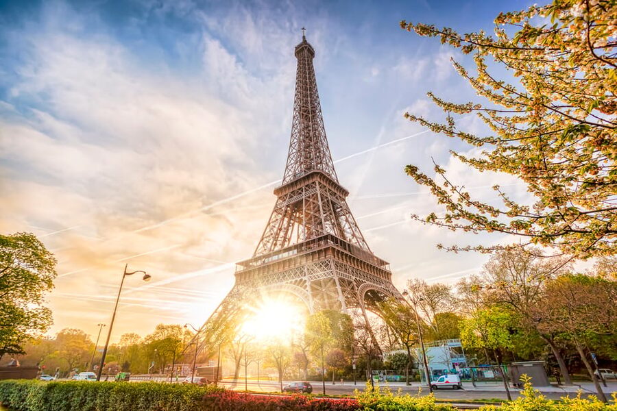 Paris: Eiffel Tower, Dinner Cruise and Moulin Rouge Show - The transfer between major sights