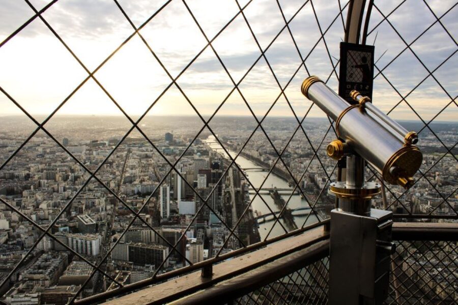 Paris: Eiffel Tower Summit Floor Ticket & Seine River Cruise - Where the experience can fall short